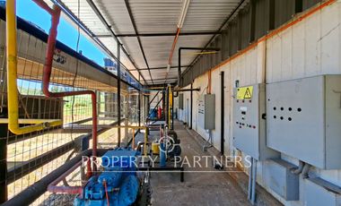 Gran planta frutícola a puerta cerrada