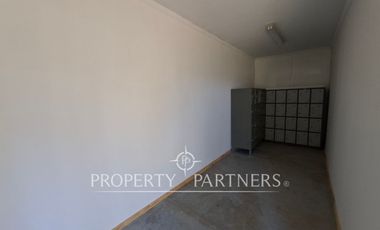 Gran planta frutícola a puerta cerrada