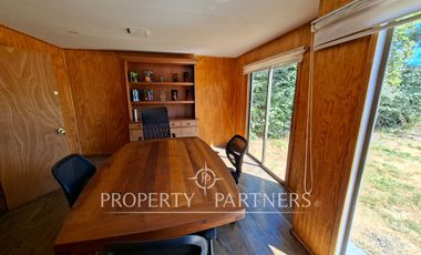 Gran planta frutícola a puerta cerrada