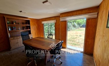 Gran planta frutícola a puerta cerrada