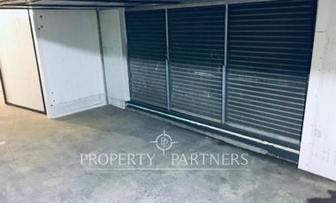 Gran planta frutícola a puerta cerrada