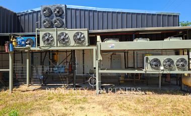 Gran planta frutícola a puerta cerrada