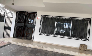 CHANIS / URB. LOS LAURELES / 192M / 2 NIVELES / 4 HABITACION / TERRAZA