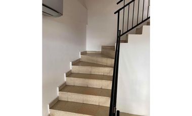CHANIS / URB. LOS LAURELES / 192M / 2 NIVELES / 4 HABITACION / TERRAZA