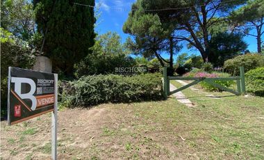 CASA DE 2 AMBIENTES CON ESTACIONAMIENTO SEMICUBIERTO