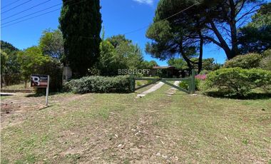 CASA DE 2 AMBIENTES CON ESTACIONAMIENTO SEMICUBIERTO