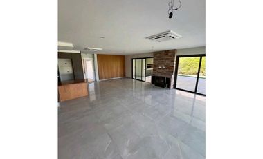 VENTA DE EXCLUSIVA CASA- B°LAS CANDELAS II, CHACRAS DE CORIA