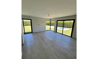 VENTA DE EXCLUSIVA CASA- B°LAS CANDELAS II, CHACRAS DE CORIA