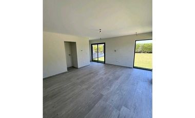 VENTA DE EXCLUSIVA CASA- B°LAS CANDELAS II, CHACRAS DE CORIA