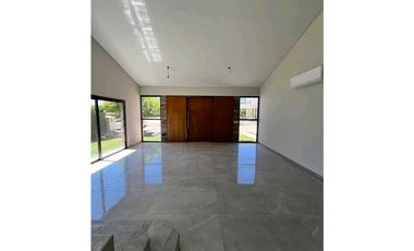 VENTA DE EXCLUSIVA CASA- B°LAS CANDELAS II, CHACRAS DE CORIA