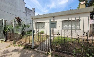 Casa con Departamento en venta en Quilmes Oeste