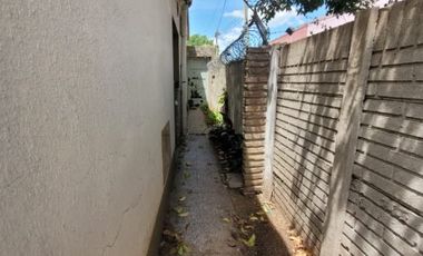 Casa con Departamento en venta en Quilmes Oeste
