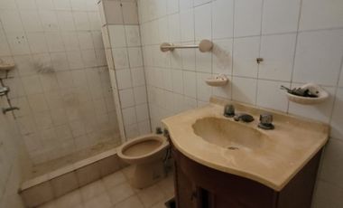 Casa con Departamento en venta en Quilmes Oeste