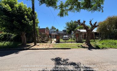 Casa en venta c/ cochera en Rafael Calzada