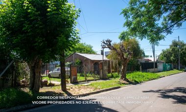 Casa en venta c/ cochera en Rafael Calzada