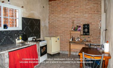 Casa en venta c/ cochera en Rafael Calzada