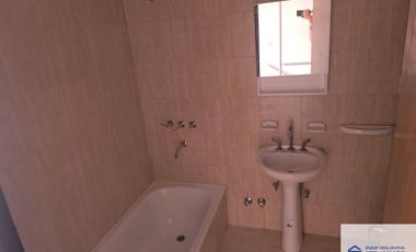 Dúplex en venta de 2 dormitorios c/ cochera en Maipú centro