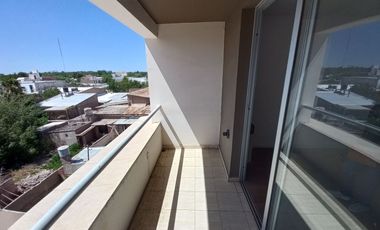 Dúplex en venta de 2 dormitorios c/ cochera en Maipú centro