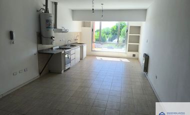 Dúplex en venta de 2 dormitorios c/ cochera en Maipú centro