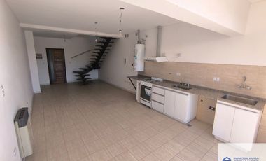 Dúplex en venta de 2 dormitorios c/ cochera en Maipú centro