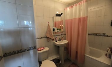 Departamento en Arriendo en 3 dormitorios con estacionamiento