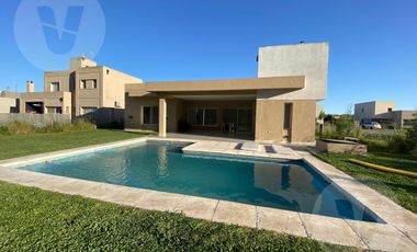 Casa en alquiler amoblada - Barrio Santa Inés, Canning