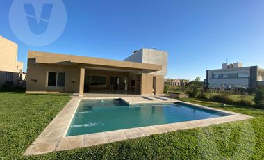 Casa en alquiler amoblada - Barrio Santa Inés, Canning