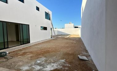 CASA EN VENTA MÉRIDA, 4 HABITACIONES, 689.23M2 TERRENO