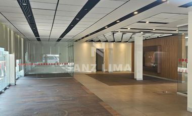 Plaza Factoria: Local comercial rodeado de estacionamiento