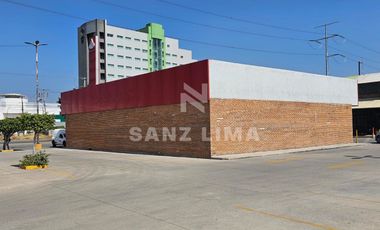 Plaza Factoria: Local comercial rodeado de estacionamiento
