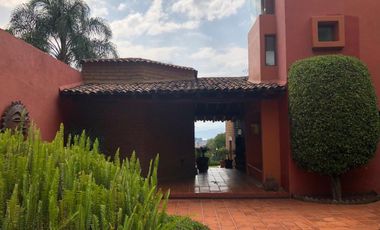 VALLE DE BRAVO EXCELENTE PROPIEDAD EN INCREIBLE UBICACION