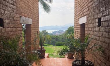 VALLE DE BRAVO EXCELENTE PROPIEDAD EN INCREIBLE UBICACION