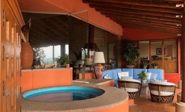 VALLE DE BRAVO EXCELENTE PROPIEDAD EN INCREIBLE UBICACION