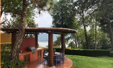 VALLE DE BRAVO EXCELENTE PROPIEDAD EN INCREIBLE UBICACION