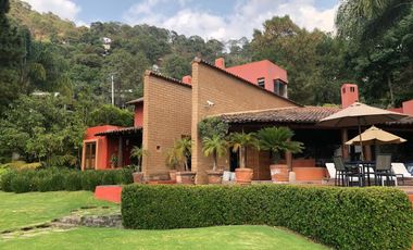 VALLE DE BRAVO EXCELENTE PROPIEDAD EN INCREIBLE UBICACION