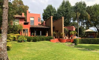 VALLE DE BRAVO EXCELENTE PROPIEDAD EN INCREIBLE UBICACION