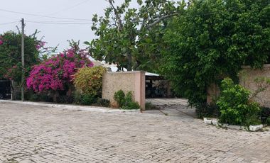 RESIDENCIA EN PRIVADA COLONIAL, EN CHUBURNA