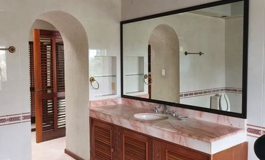 RESIDENCIA EN PRIVADA COLONIAL, EN CHUBURNA