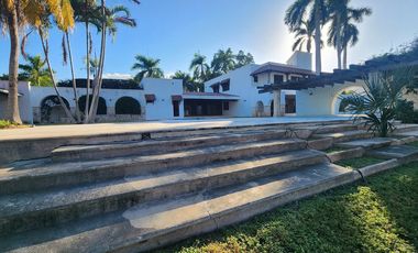 RESIDENCIA EN PRIVADA COLONIAL, EN CHUBURNA