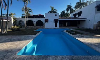 RESIDENCIA EN PRIVADA COLONIAL, EN CHUBURNA