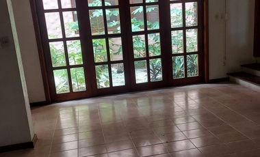 RESIDENCIA EN PRIVADA COLONIAL, EN CHUBURNA