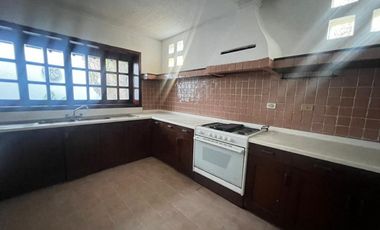 RESIDENCIA EN PRIVADA COLONIAL, EN CHUBURNA