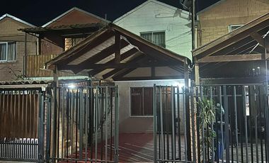 SE VENDE CASA EN COLINA 2H 1B SOLIDA DE DOS PISOS