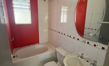 SE VENDE CASA EN COLINA 2H 1B SOLIDA DE DOS PISOS