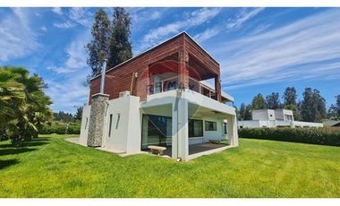 Exclusiva casa en Condominio en Lago Rapel.