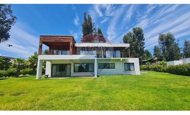 Exclusiva casa en Condominio en Lago Rapel.