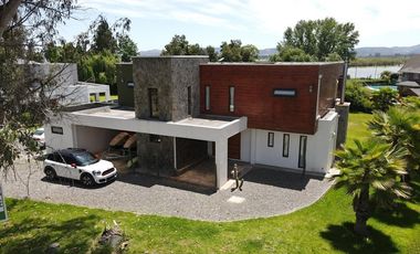 Exclusiva casa en Condominio en Lago Rapel.