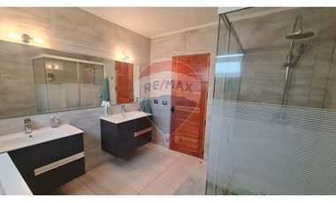 Exclusiva casa en Condominio en Lago Rapel.