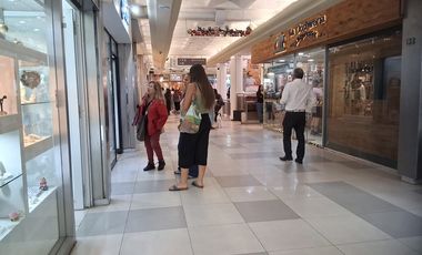 Excelente arriendo de acogedor local en Apumanque