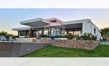 MODERNA CASA CURACAVÍ  LOMAS DEL PUANGUE